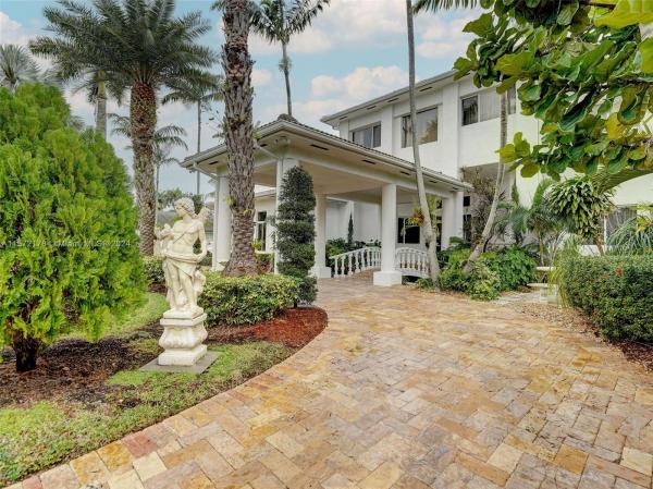 361 NE 116th St, Unincorporated Dade County, Florida 33161, image 2
