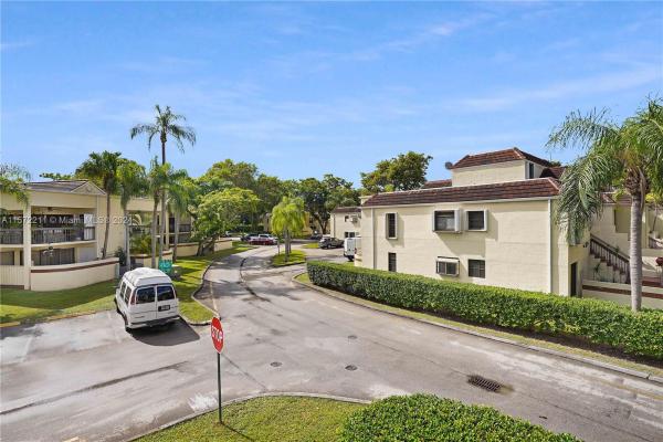 Elan At Calusa, 12944 SW 88th Ter #A-201, The Crossings, Florida 33186, image 2