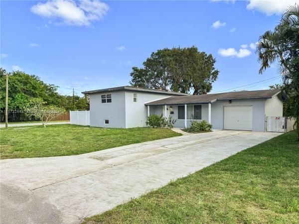 Mansionette Homes, 1370 NE 200th Ter, Ives Estates, Florida 33179, image 3