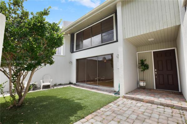 The Banyans Of South Miami, 6611 SW 70th Ln #27, South Miami, Florida 33143, image 1