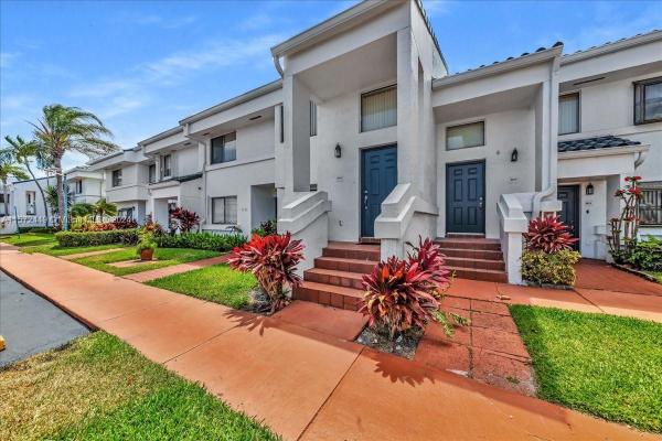 San Simeon, 21300 San Simeon Way #M4, Ives Estates, Florida 33179, image 2