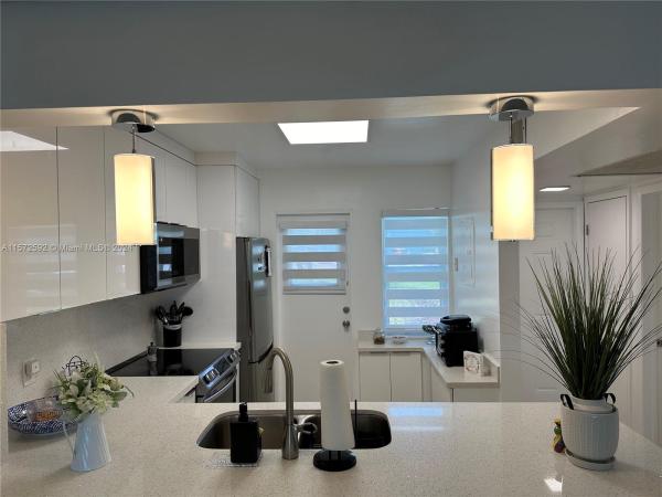 Sheridan Lakes, 2223 Park Ln #111, Hollywood, Florida 33021, image 1