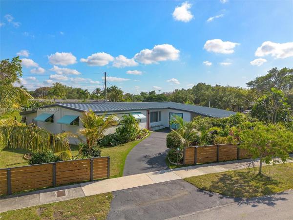 Holiday House, 9500 Palm Dr, Cutler Bay, Florida 33157, image 1