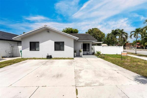 Lakes Of Palm Springs, 16898 NW 70th Ave, Country Club, Florida 33015, image 3