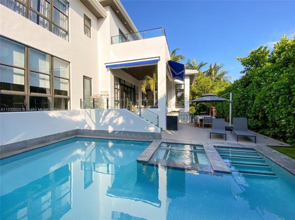 Biscayne Key Estates, 116 W Mashta Dr, Key Biscayne, Florida 33149, image 1