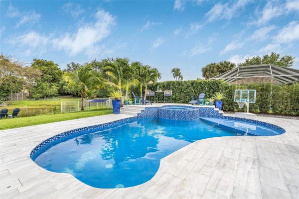 Country Glen, 5086 Waters Edge Way, Cooper City, Florida 33330, image 2