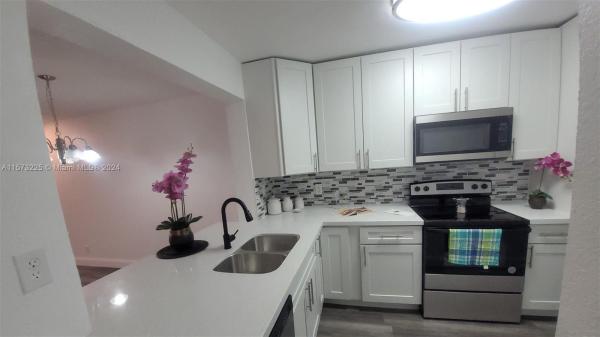 Poinciana Place Of Pine Island Ridge, 9470 Poinciana Pl #109, Davie, Florida 33324, image 1