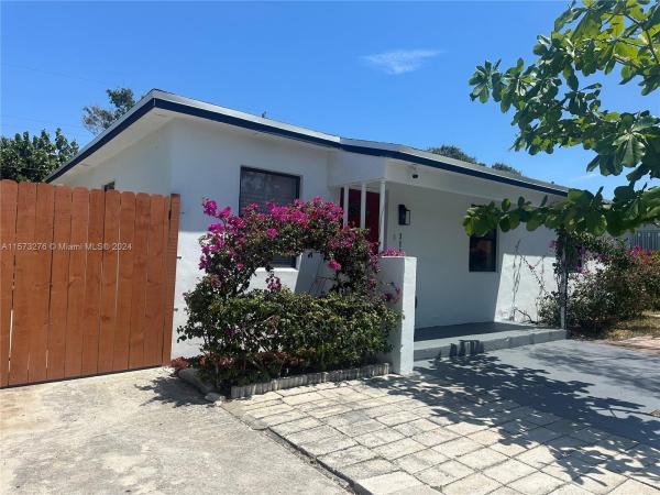 Whispering Palms, 1114 S 14th Ct S, Lake Worth Beach, Florida 33460, image 2
