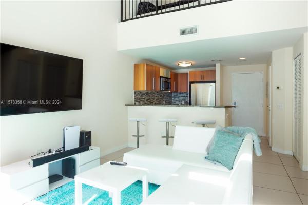 Met 1, 300 S Biscayne Blvd #L-1210, Miami, Florida 33131, image 3