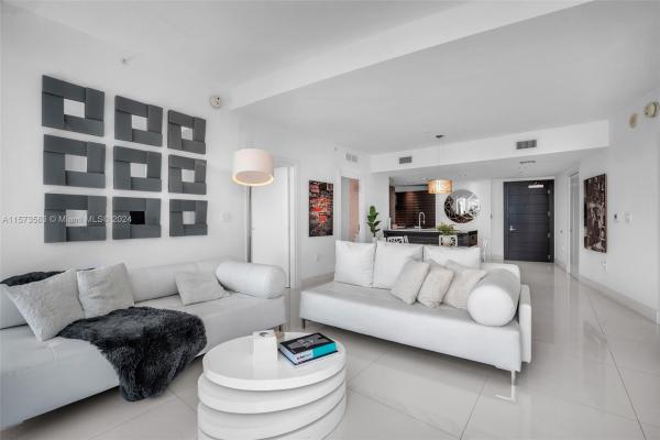 Epic Hotel & Residences, 200 Biscayne Boulevard Way #4404, Miami, Florida 33131, image 3