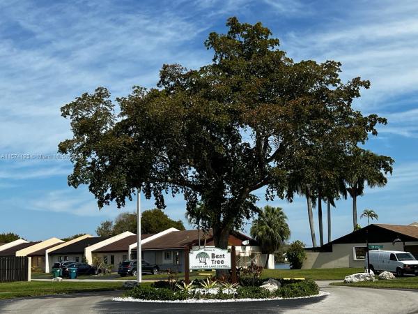 Bent Tree Center, 5104 SW 139th Ct, Kendale Lakes, Florida 33175, image 1