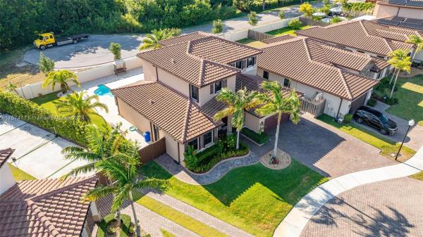 Kingman Commons, 266 SE 23rd Ter, Homestead, Florida 33033, image 1