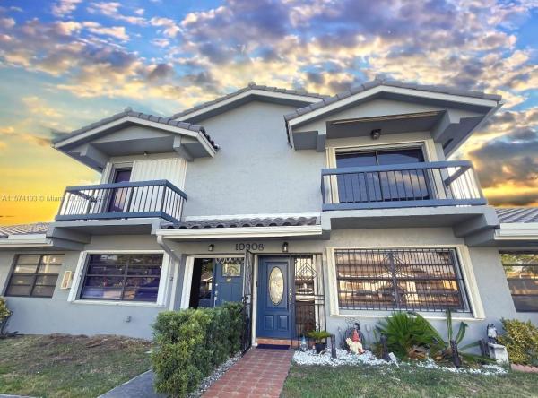 Patio Grande Townhomes, Fountainebleau, Florida 33172, image 1