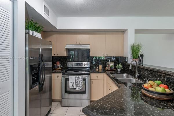 Emerald Isle At Laguna Lakes, 4280 San Marino Blvd #102, West Palm Beach, Florida 33409, image 1