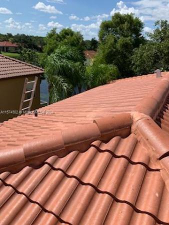 Emerald Courts, 16204 N Emerald Cove Rd, Weston, Florida 33331, image 2