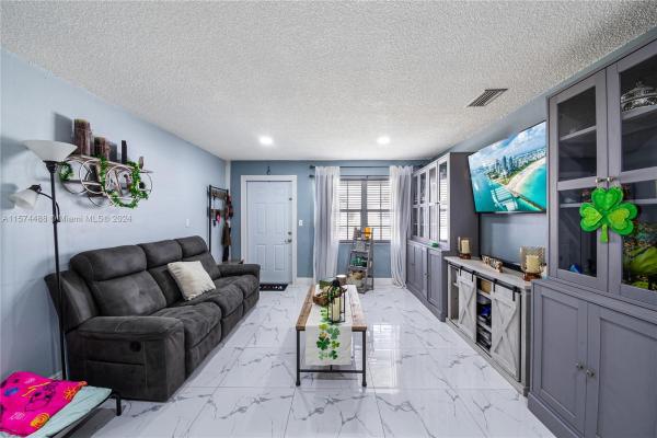 Sweetwater Groves, 221 SW 112th Ave, Sweetwater, Florida 33174, image 3