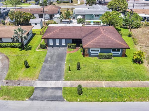 Carol City, 2911 NW 186th Ter, Miami Gardens, Florida 33056, image 3