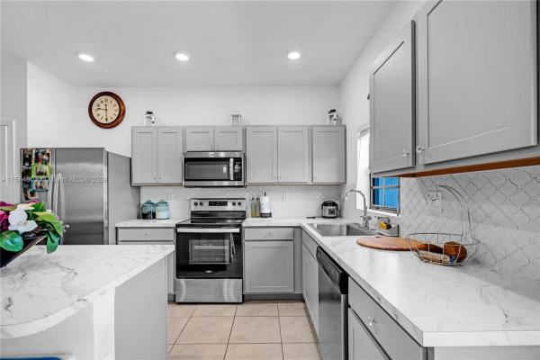 Regal Palm Square, 730 SW 12th St #730, Florida City, Florida 33034, image 3