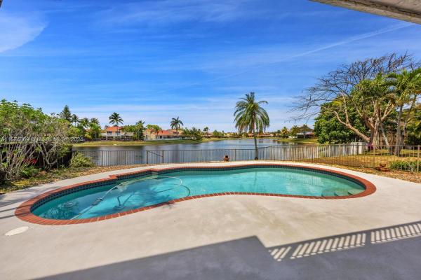 Patio Homes At Lakes Of The Meadow, 14829 SW 42nd Ln, Kendall West, Florida 33185, image 2