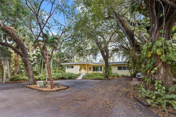 Carlaine Terrace, 1780 NE 137th Ter, North Miami, Florida 33181, image 3