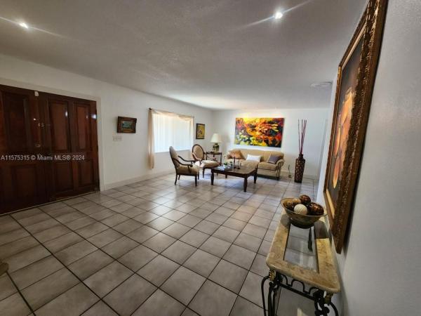 Biscayne Gardens, 16450 NE 2nd Ave, Golden Glades, Florida 33162, image 3