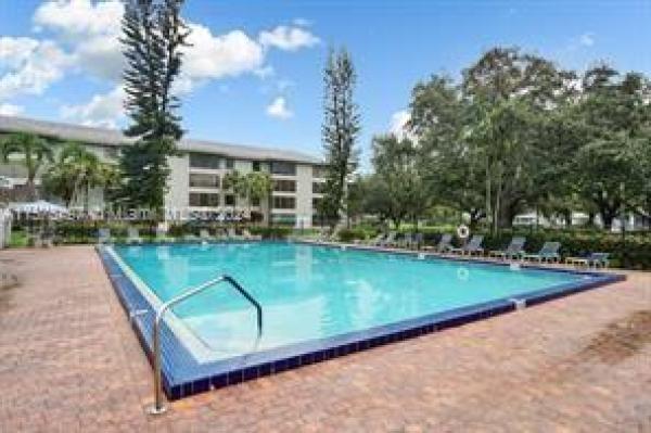 Whitehall 2 Of Pine Island Ridge, 1703 Whitehall Dr #104, Davie, Florida 33324, image 2
