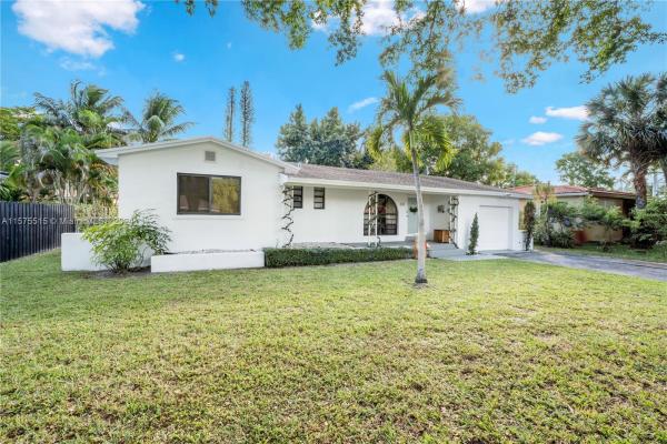 Glendale Manor, 460 NW 90th St, El Portal, Florida 33150, image 2
