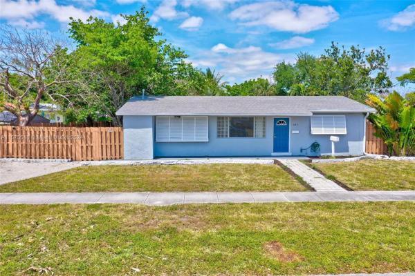Bonnie Loch, 331 NW 38th St, Deerfield Beach, Florida 33064, image 1