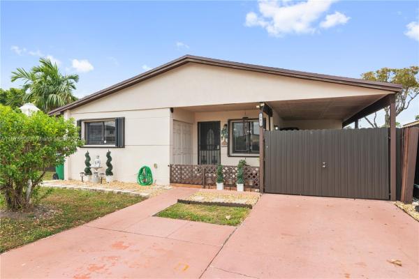 Lakes Of Acadia, 19412 NW 56th Pl, Miami Gardens, Florida 33055, image 2