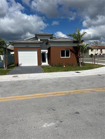 Emerald Estates, Richmond Heights, Florida 33032, image 3