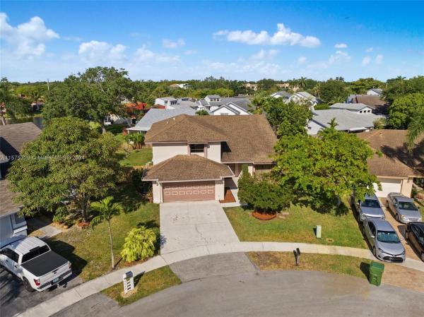 Tanglewood Lakes South, 9960 SW 14th St, Pembroke Pines, Florida 33025, image 1