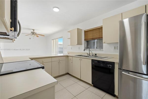 Salma Lake, 29332 SW 143rd Ct, Leisure City, Florida 33033, image 3