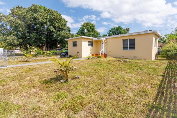 Gratigny Plateau, 1020 NW 116th Ter, Pinewood, Florida 33168, image 2