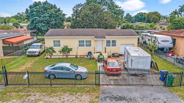 Biscayne Gardens, 400 NW 150th St, Golden Glades, Florida 33168, image 3
