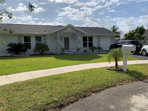 Meadow Wood Manor, 12313 SW 267th Ter, Kendale Lakes, Florida 33032, image 3