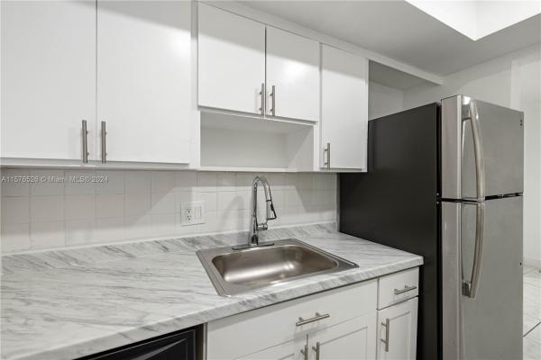 Sutton House, 1885 NE 121st St #7, North Miami, Florida 33181, image 1