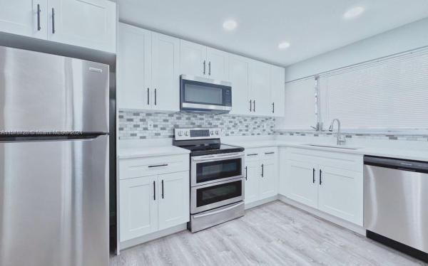 Lake Park, 920 NE 199th St #3S, Ives Estates, Florida 33179, image 1