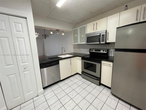 Plantation Racquet Club At Jacaranda, 10501 W Broward Blvd #303, Plantation, Florida 33324, image 3