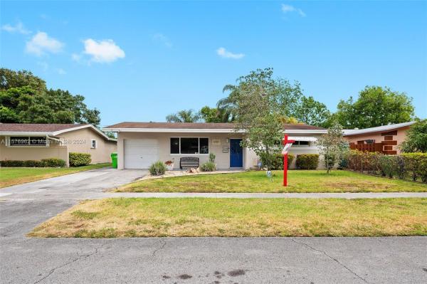 Sunrise Golf Village, 6701 NW 26th St, Sunrise, Florida 33313, image 2