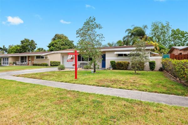 Sunrise Golf Village, 6701 NW 26th St, Sunrise, Florida 33313, image 3