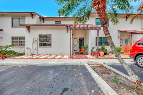 Woodscape Townhomes, 6845 SW 39th Dr #11-J, Miramar, Florida 33023, image 3