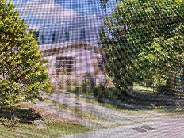 Carters, 3082 Carter St, Miami, Florida 33133, image 1