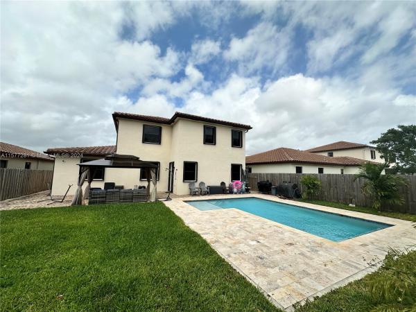 Kingman Commons, 211 SE 27th Ter, Homestead, Florida 33033, image 2