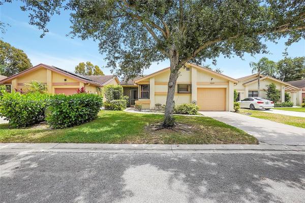 Sawgrass Village 1, 4508 Cordia Cir, Coconut Creek, Florida 33066, image 2