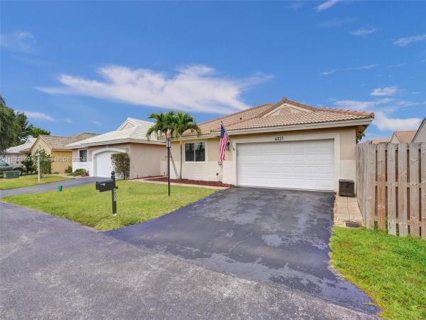 Falcon's Lea Patio Homes, 6031 Swinden Ln, Davie, Florida 33331, image 1