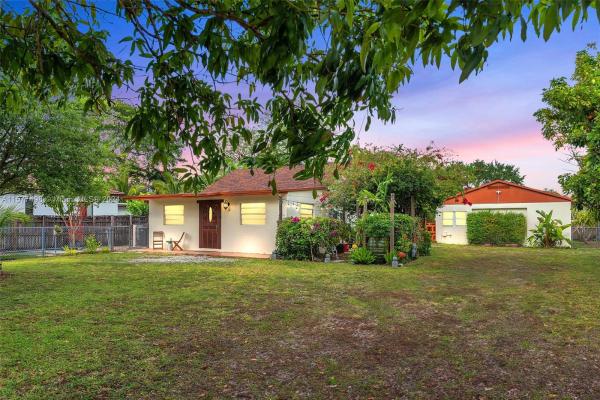 Hialeah Golf Course, 241 Cherokee St, Miami Springs, Florida 33166, image 1