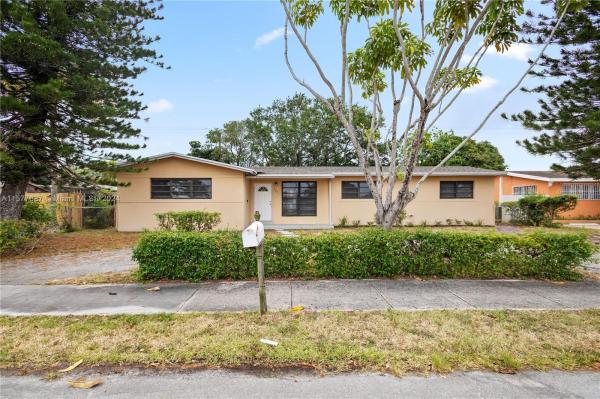 Highland Manor, 740 NE 181st St, North Miami Beach, Florida 33162, image 1