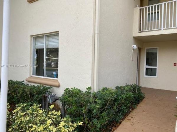 The Sterling Villages Of Palm Beach Lakes, 19111 Glenmoor Dr, West Palm Beach, Florida 33409, image 3