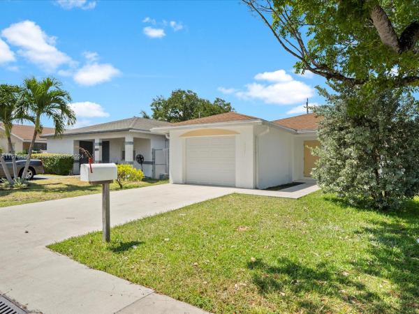 Liberia, 2209 Raleigh St, Hollywood, Florida 33020, image 3
