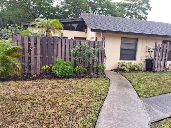 Villas At Carriage Hills Lakeside, Hollywood, Florida 33024, image 1